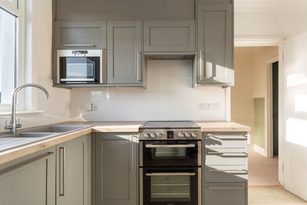 Property photo 3 of 14 Livingstone Road-10.Jpg