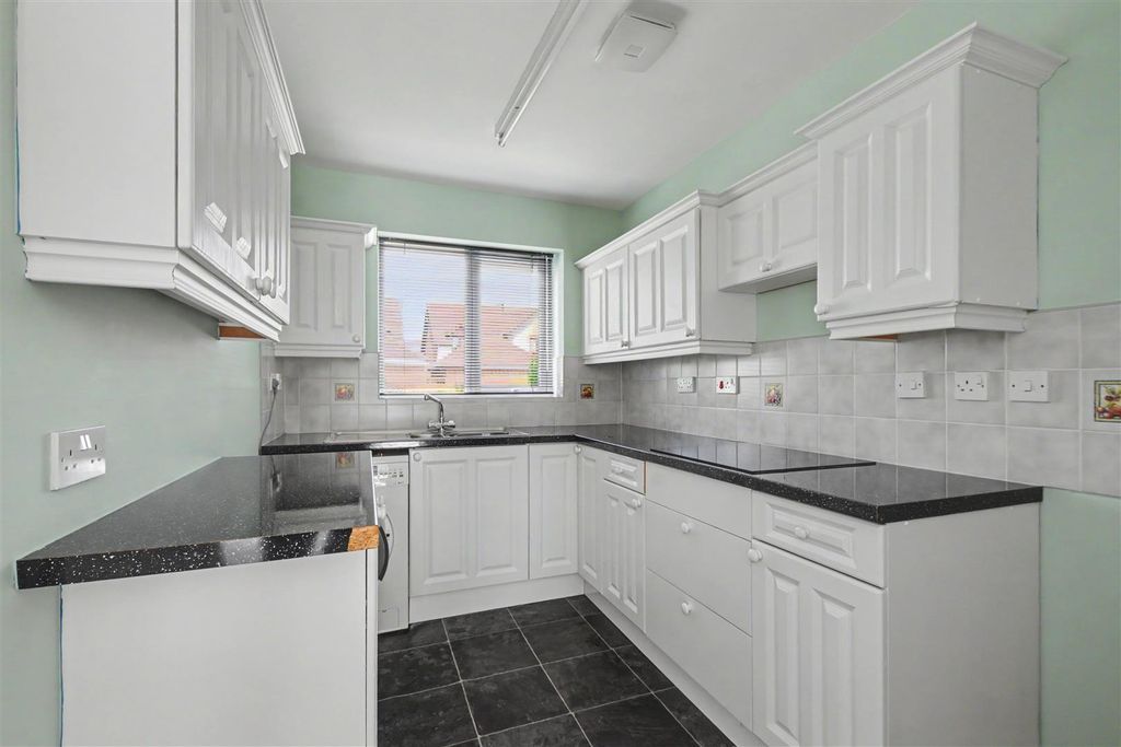 Property photo 3 of 14 Kitchen