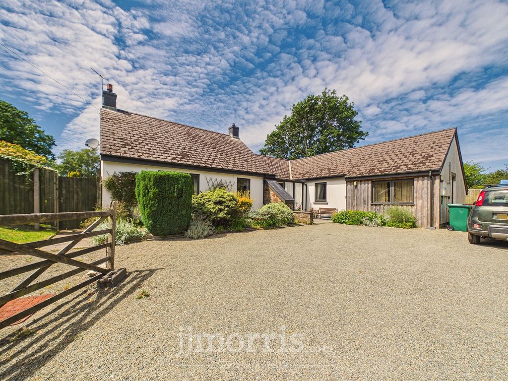 Property photo 2 of 42
