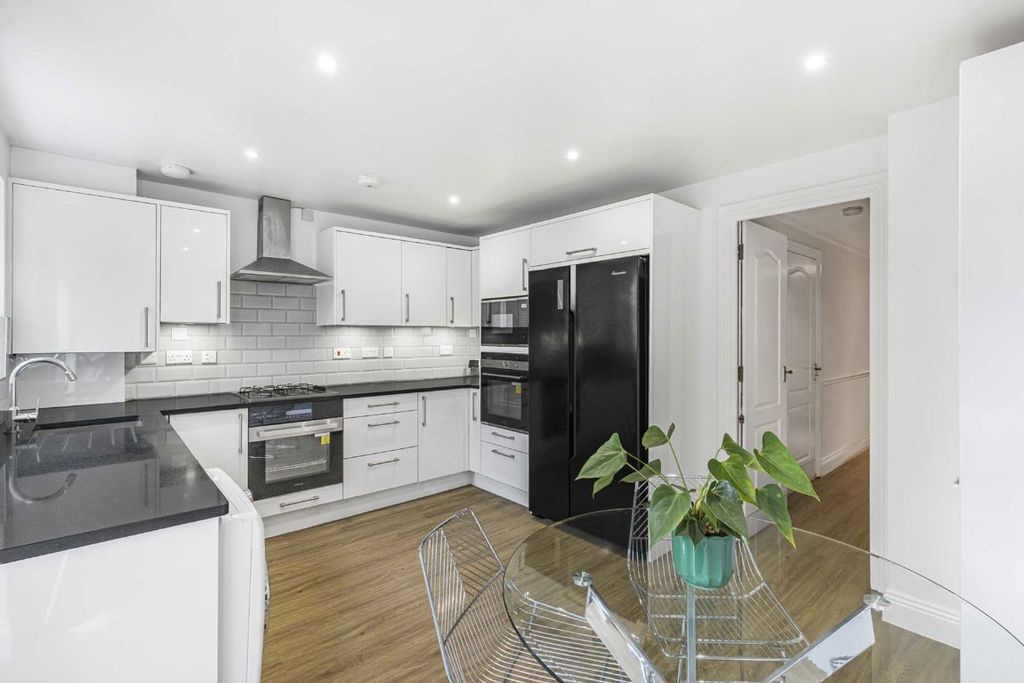 Property photo 2 of 12