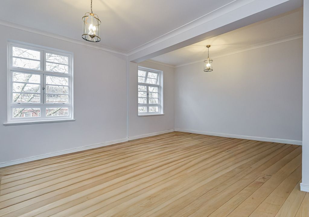 Property photo 2 of 25