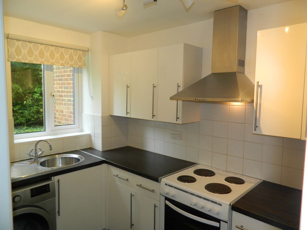 Property photo 2 of 8 Modern Kitchen