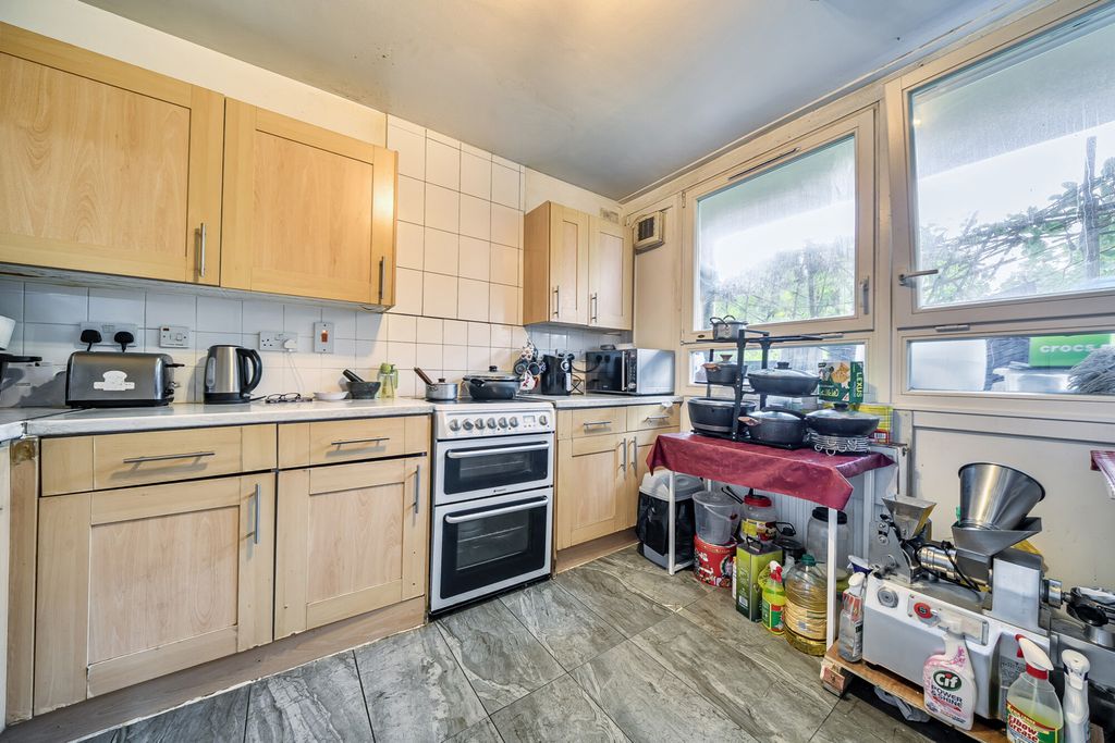 Property photo 2 of 17 Kitchen