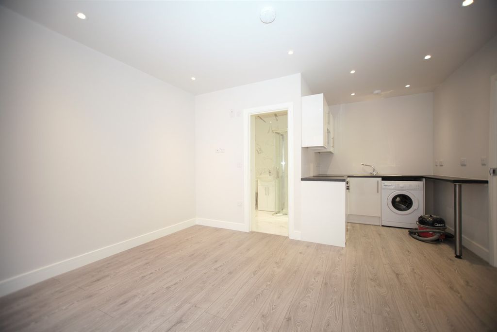 Property photo 1 of 3 (Main)