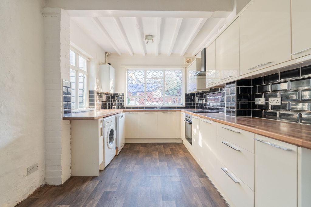 Property photo 2 of 27 4746212