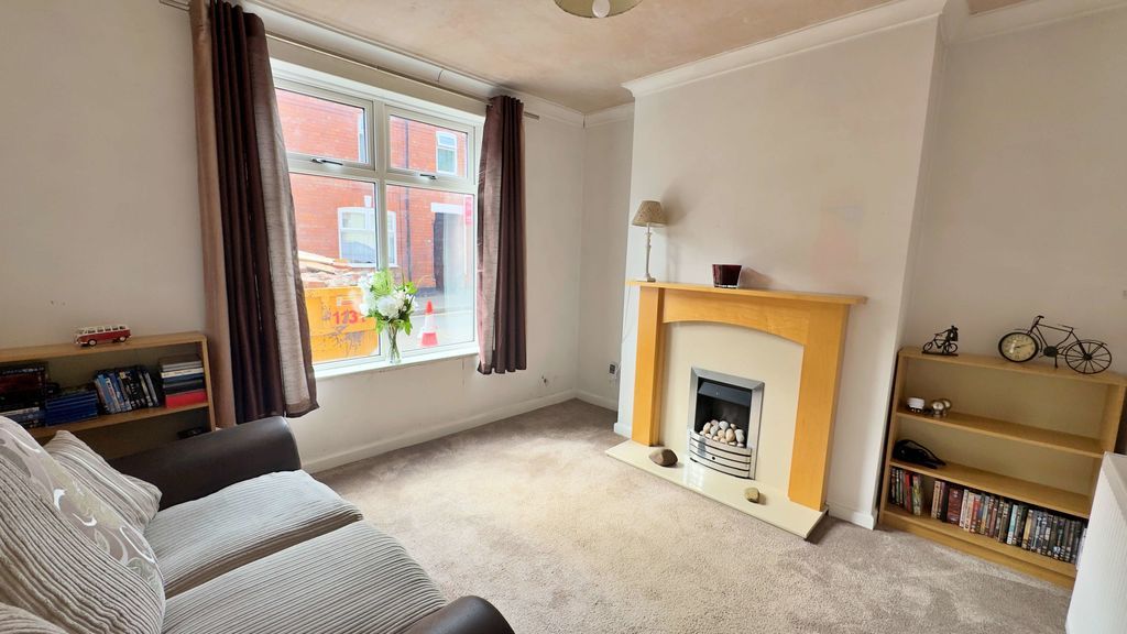 Property photo 3 of 8 Photo 6