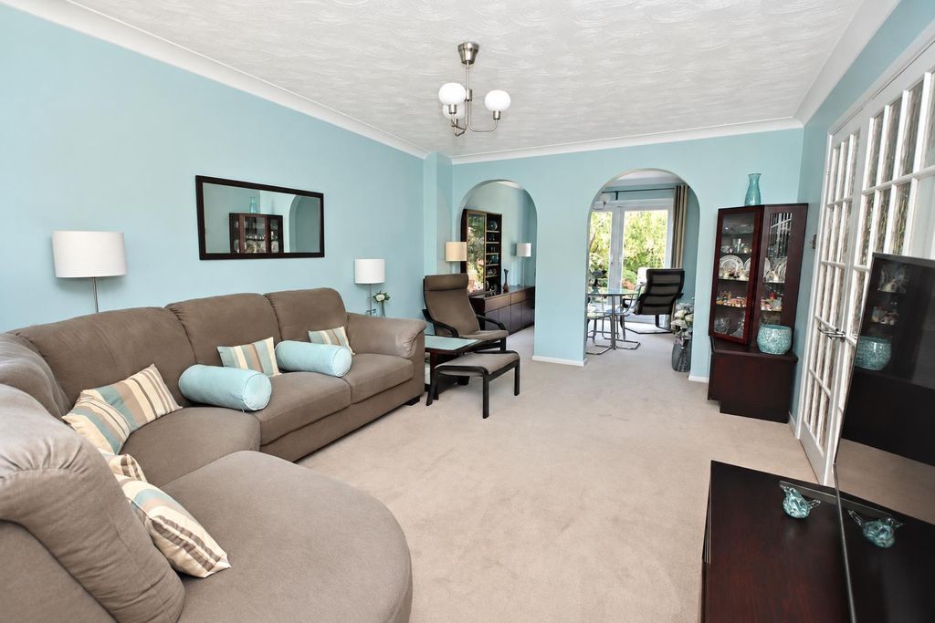 Property photo 2 of 19 Lounge / Dining Room