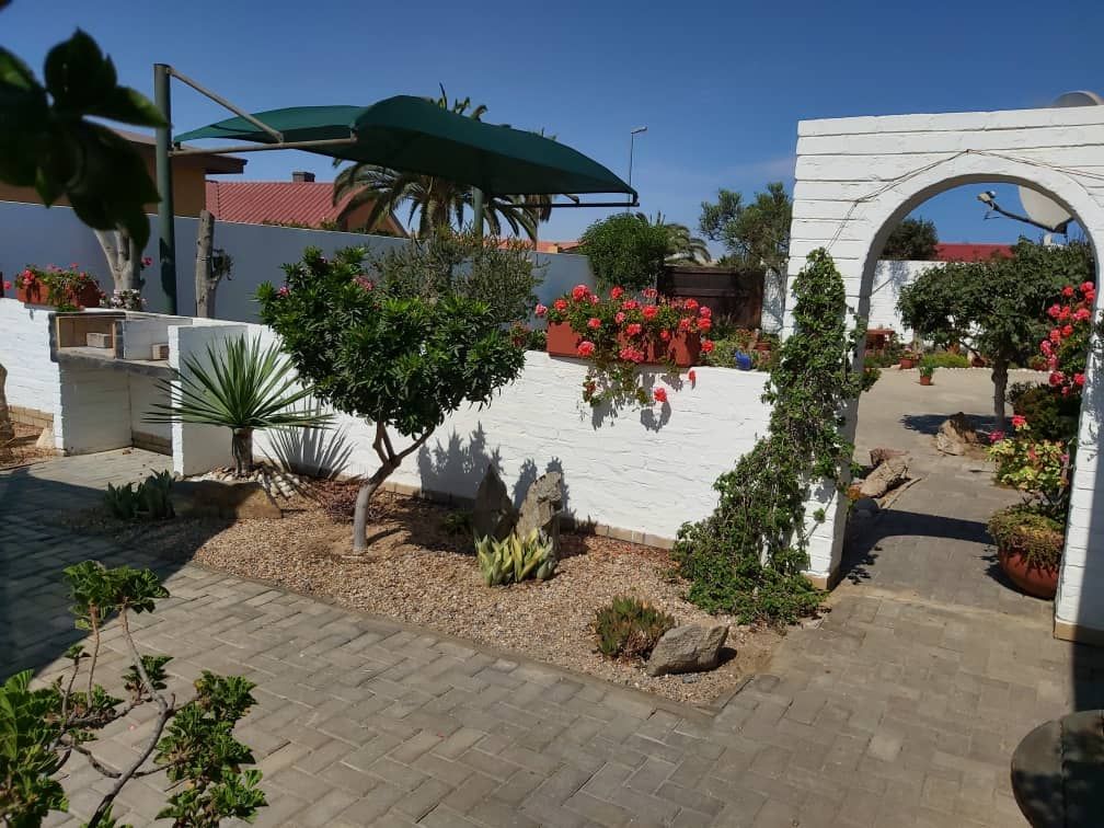 Property photo 1 of 40