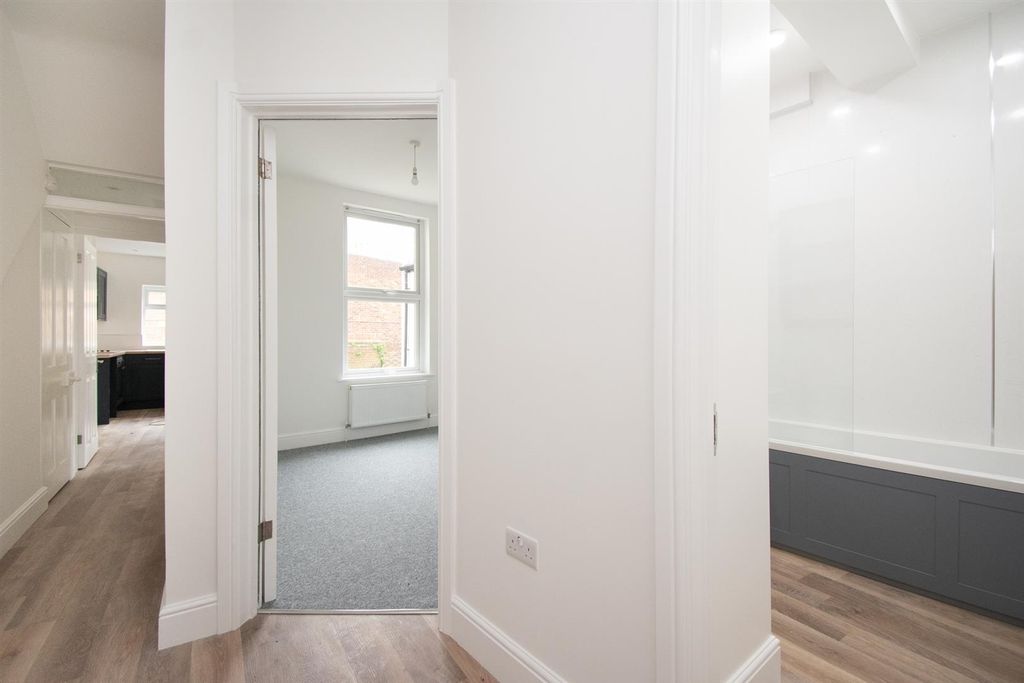 Property photo 3 of 10 Hallway