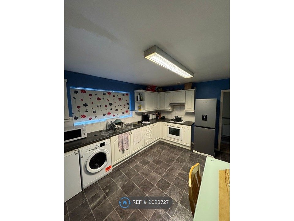 Property photo 1 of 8 Kitchen And Diner