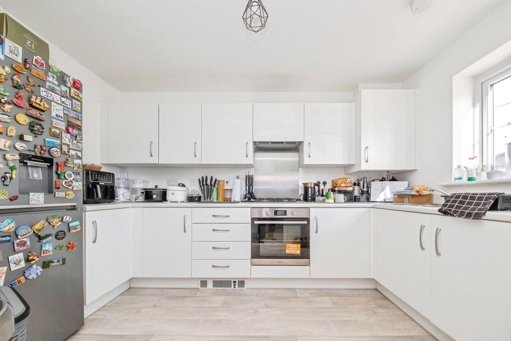 Property photo 2 of 17 Kitchen