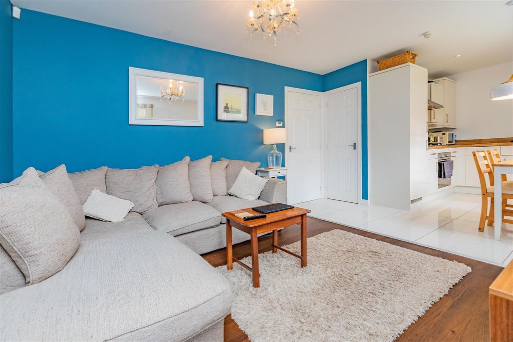 Property photo 1 of 10 Approach