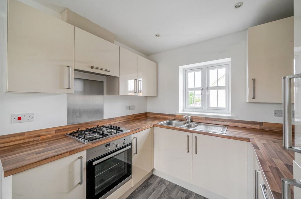 Property photo 3 of 12 1348889-6-68c9726...