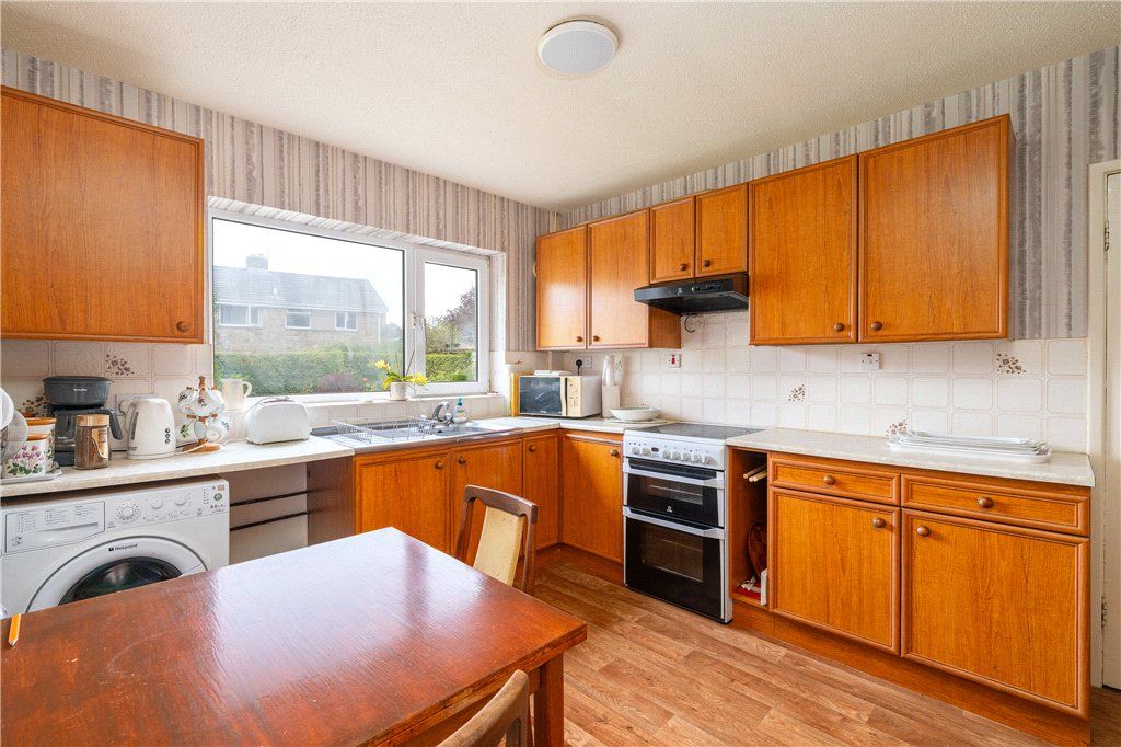 Property photo 3 of 19 Kitchen