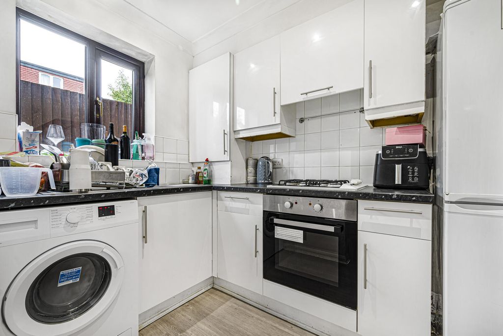 Property photo 2 of 12 Kitchen