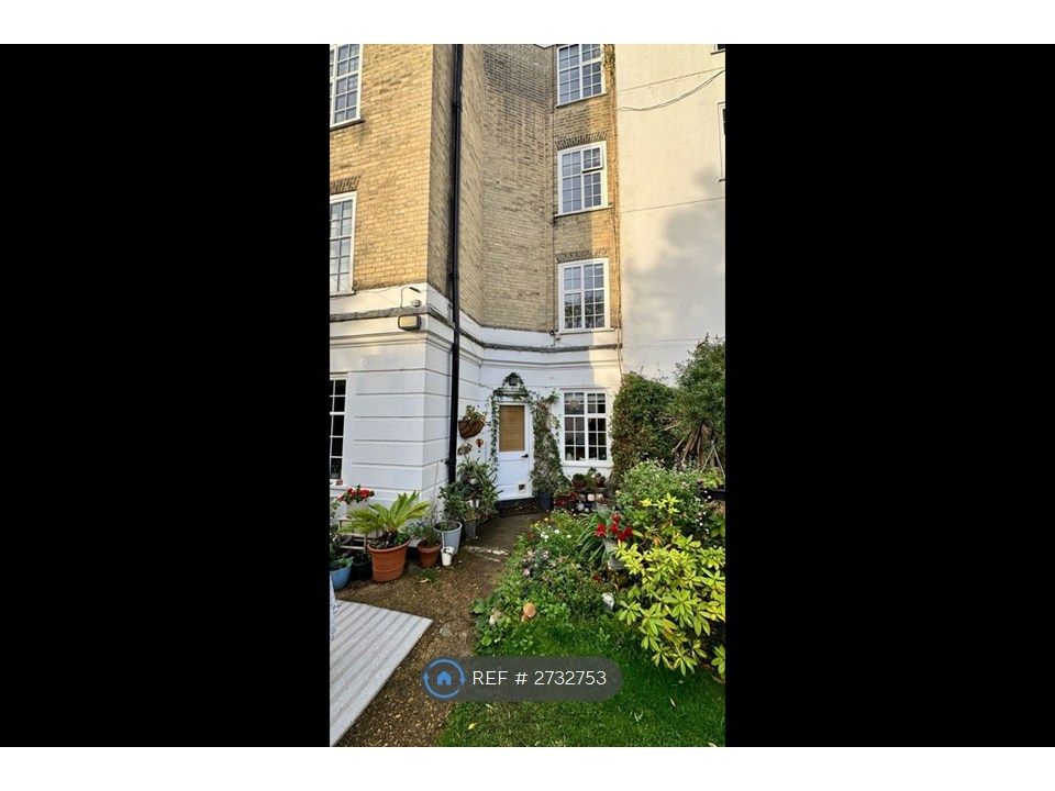 Property photo 2 of 11 Flat Door