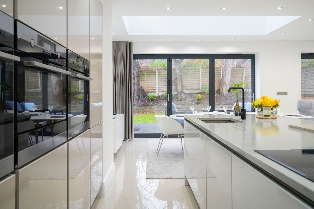 Property photo 2 of 40