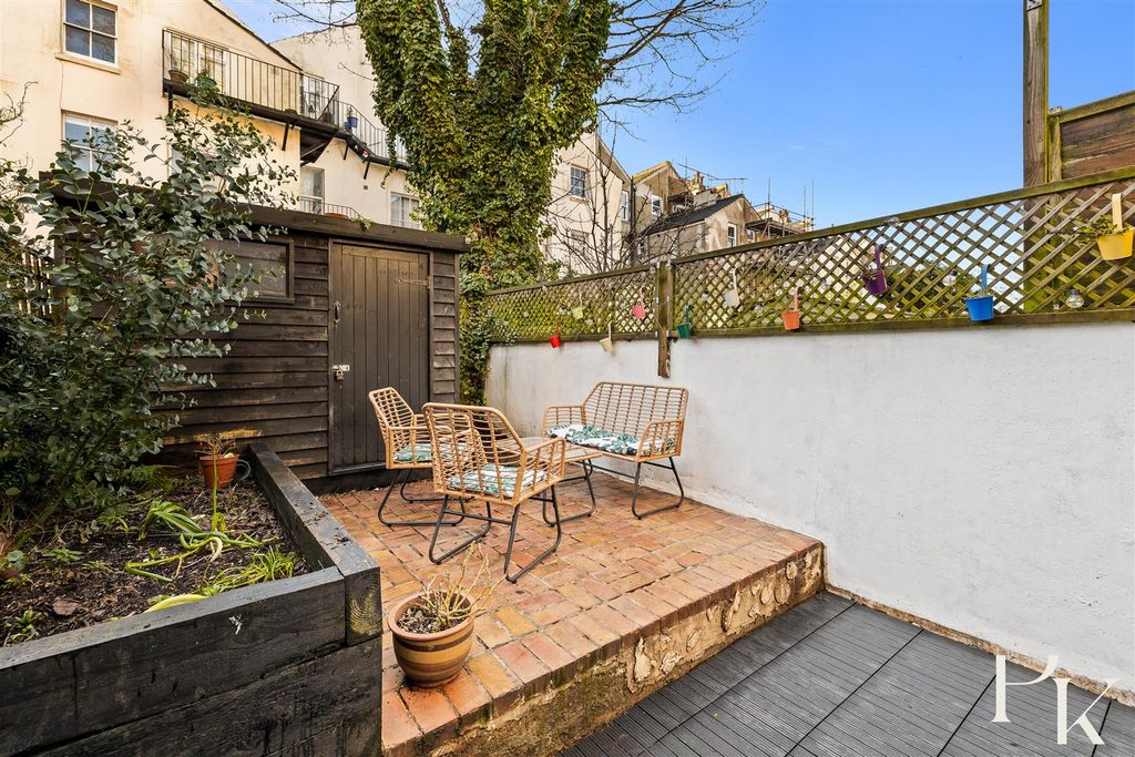 Property photo 2 of 16 Garden