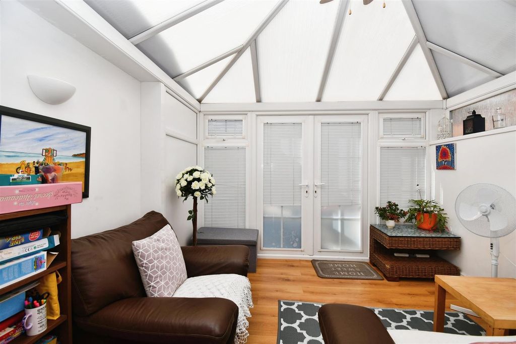 Property photo 1 of 9 Conservatory