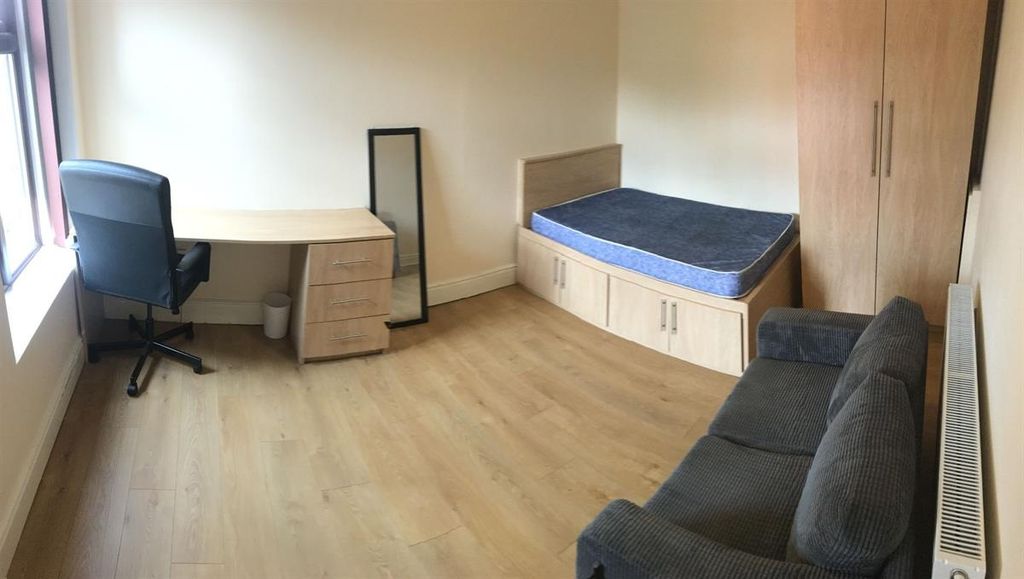 Property photo 2 of 13 A Bright And Neatly Maintained Living Room Featuri...