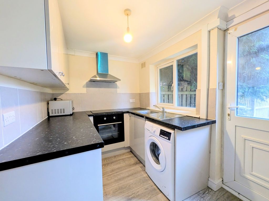 Property photo 2 of 8 1000000564