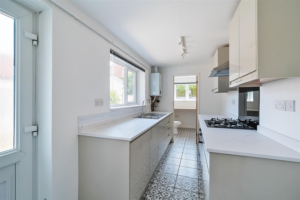 Property photo 3 of 16 Kitchen