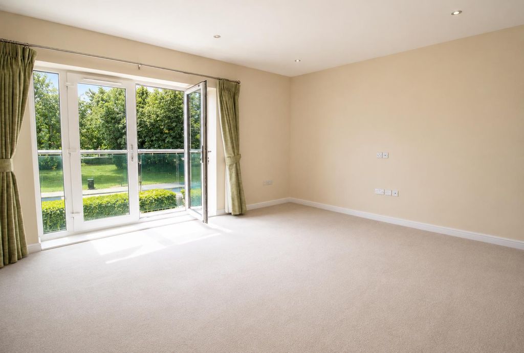 Property photo 2 of 16 2d24B9F4-4Bfb-4072-89B2-Dd36B7352A36.Png