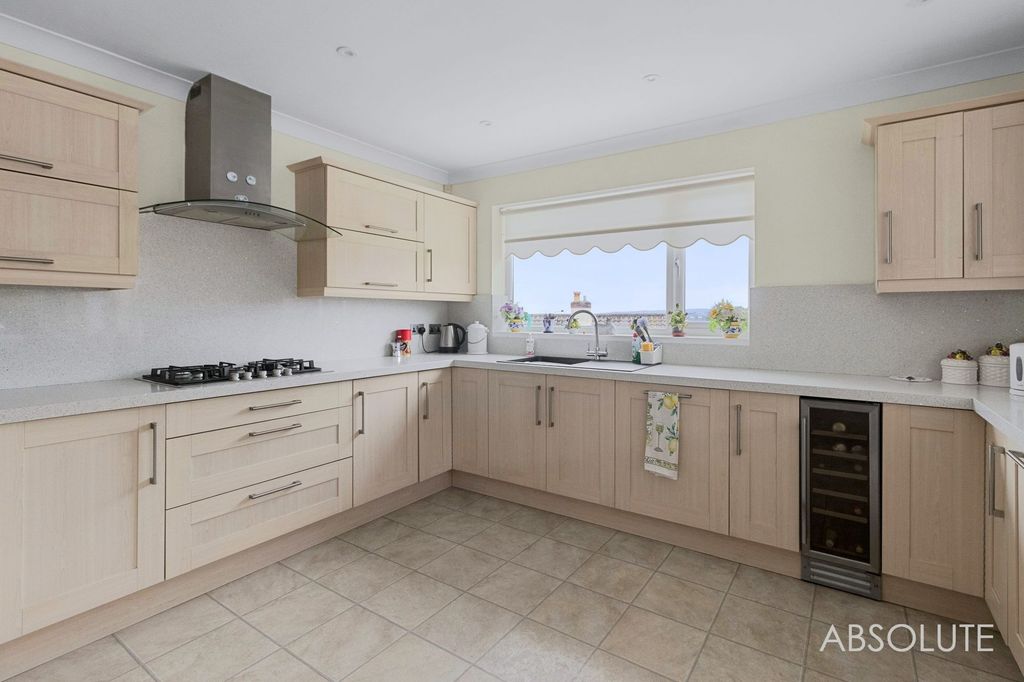 Property photo 3 of 33 Kitchen