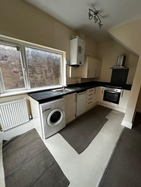 Property photo 3 of 7 Kitchen