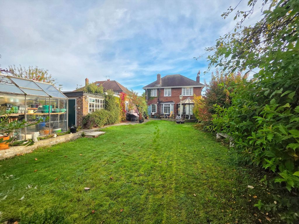 Property photo 2 of 25