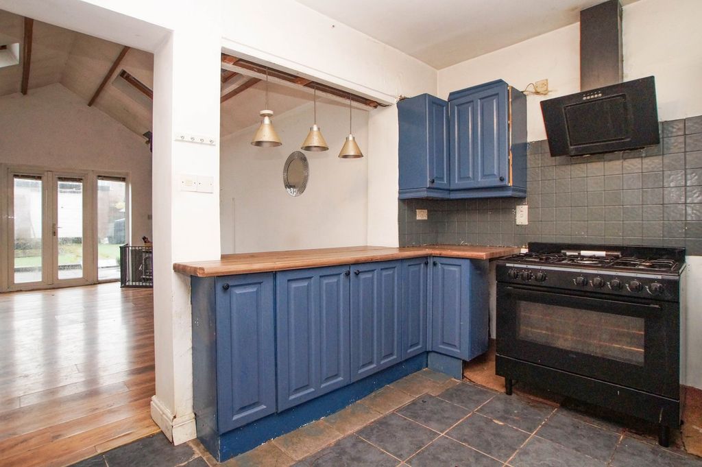 Property photo 3 of 16 Kitchen