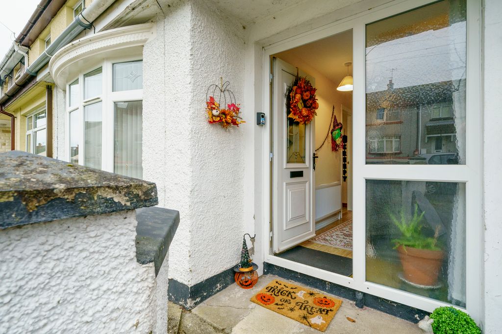 Property photo 2 of 31