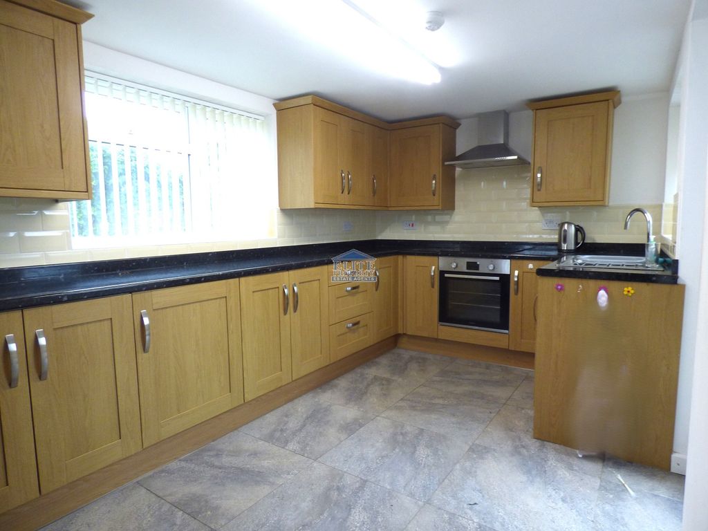 Property photo 2 of 21 Kitchen