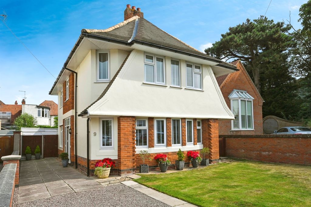 Property photo 1 of 17