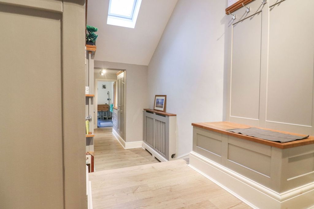 Property photo 2 of 26