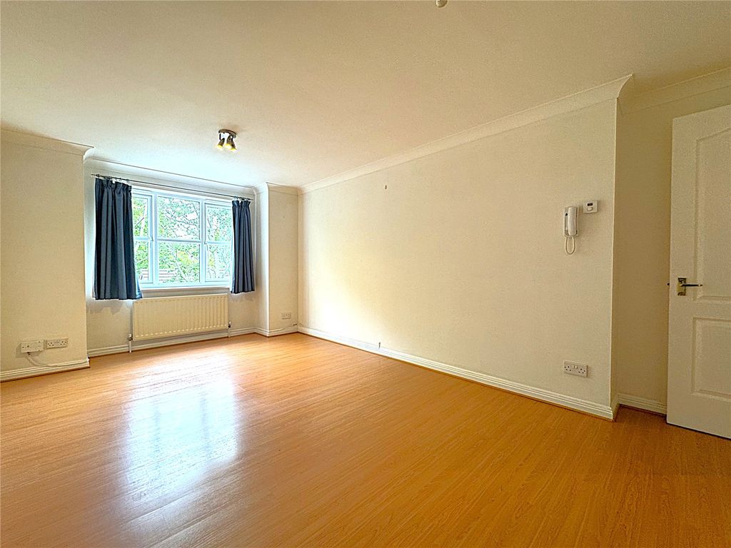 Property photo 2 of 9 Picture No. 34