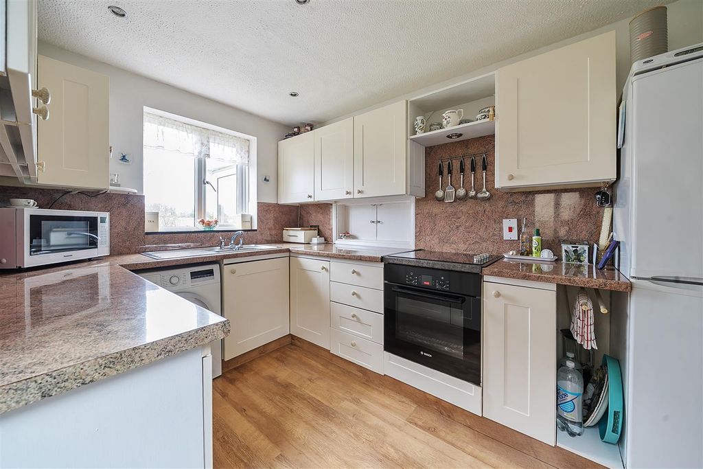 Property photo 3 of 14 Kitchen