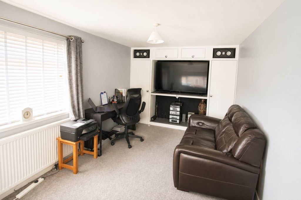 Property photo 3 of 18