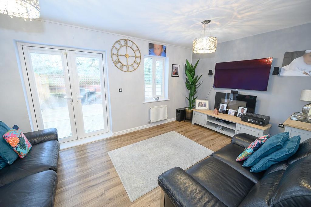 Property photo 3 of 25 Lounge.Jpg