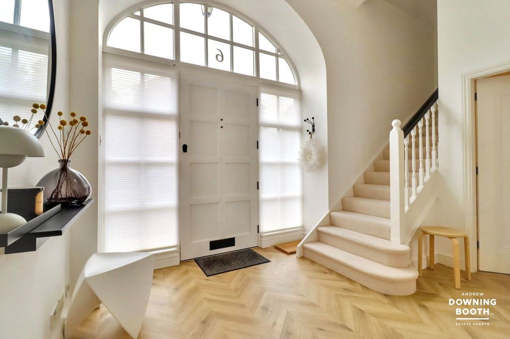 Property photo 3 of 31