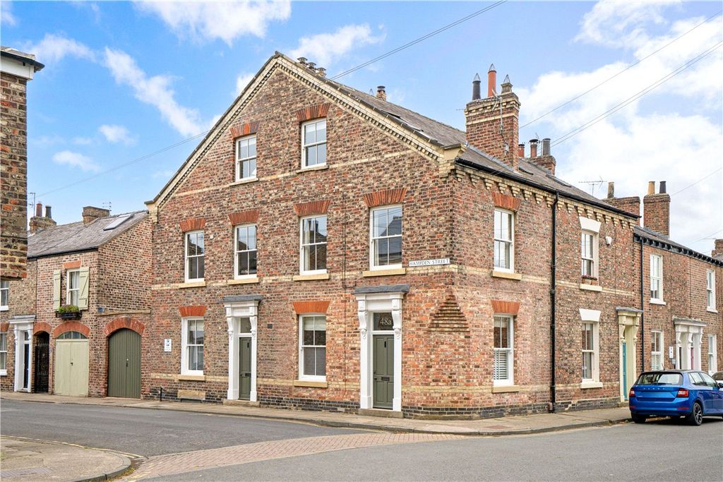 Property photo 1 of 27 Picture No. 32