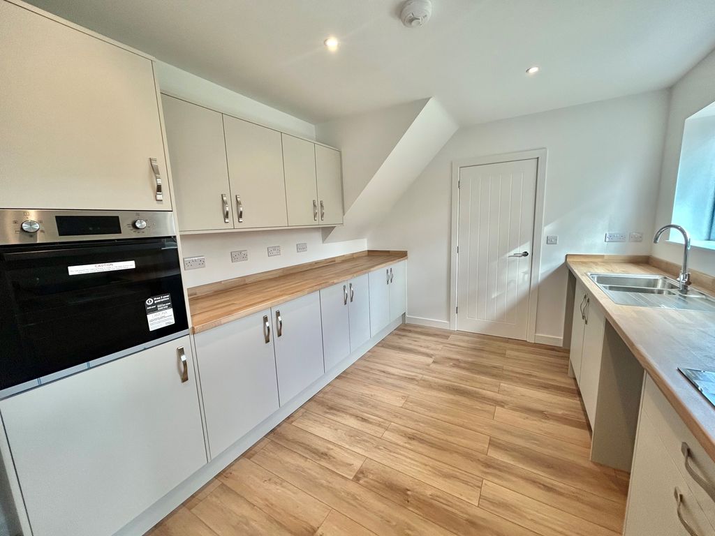 Property photo 2 of 18 Image