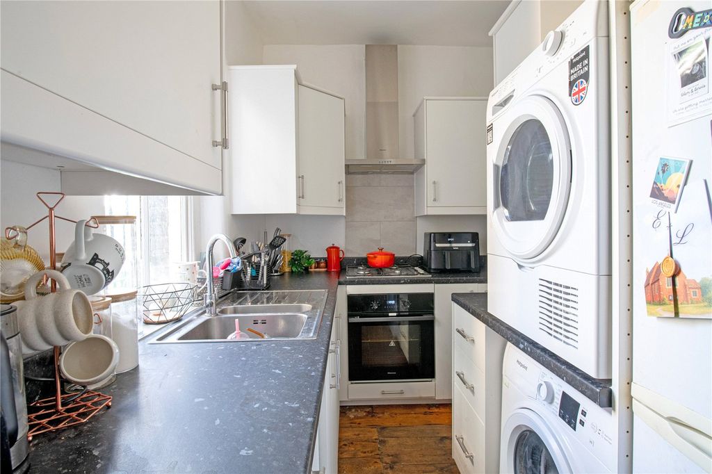 Property photo 2 of 8 Picture No. 21