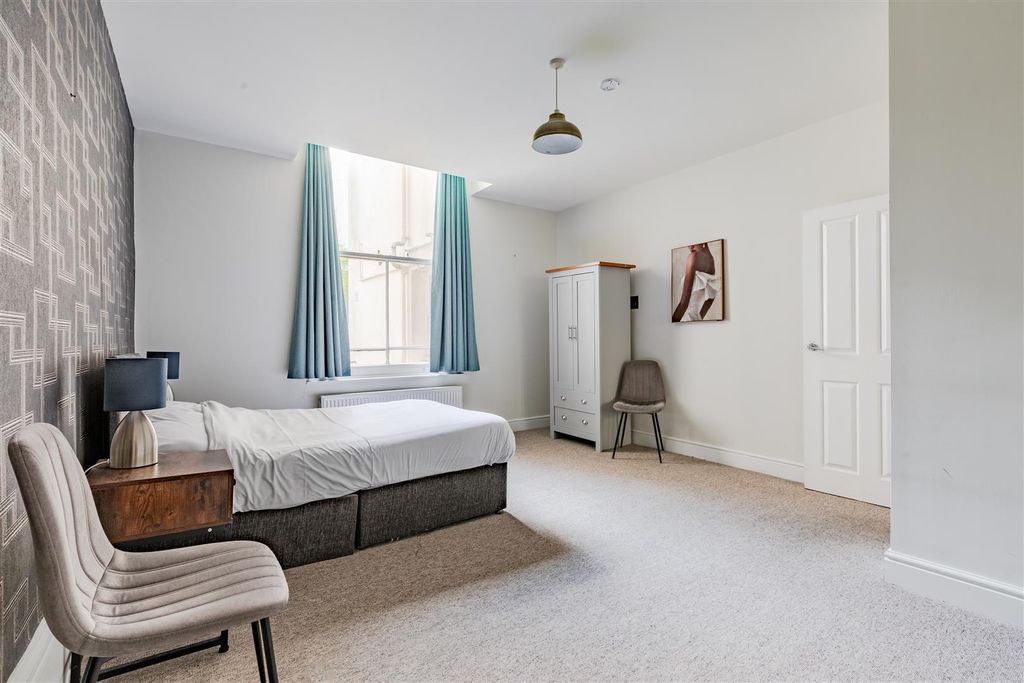 Additional image 7 of 14 bed terraced house to rentFirst Avenue, Hove BN3