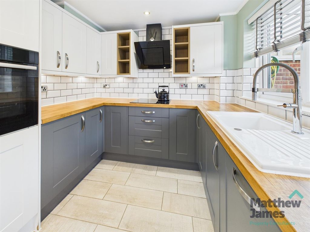 Property photo 2 of 21 Cam03063G0-Pr0147-Still016.Jpg