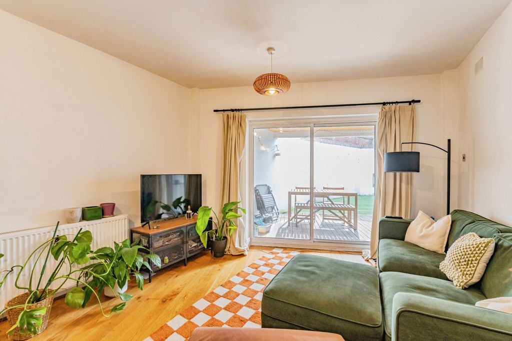 Property photo 2 of 9 2