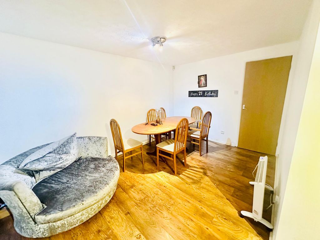 Property photo 2 of 8 Gallery