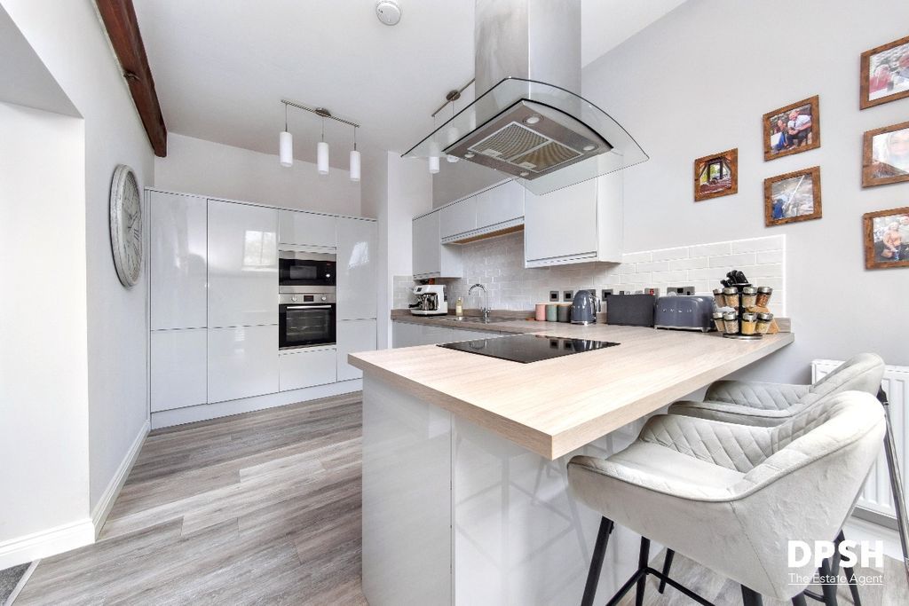 Property photo 2 of 27