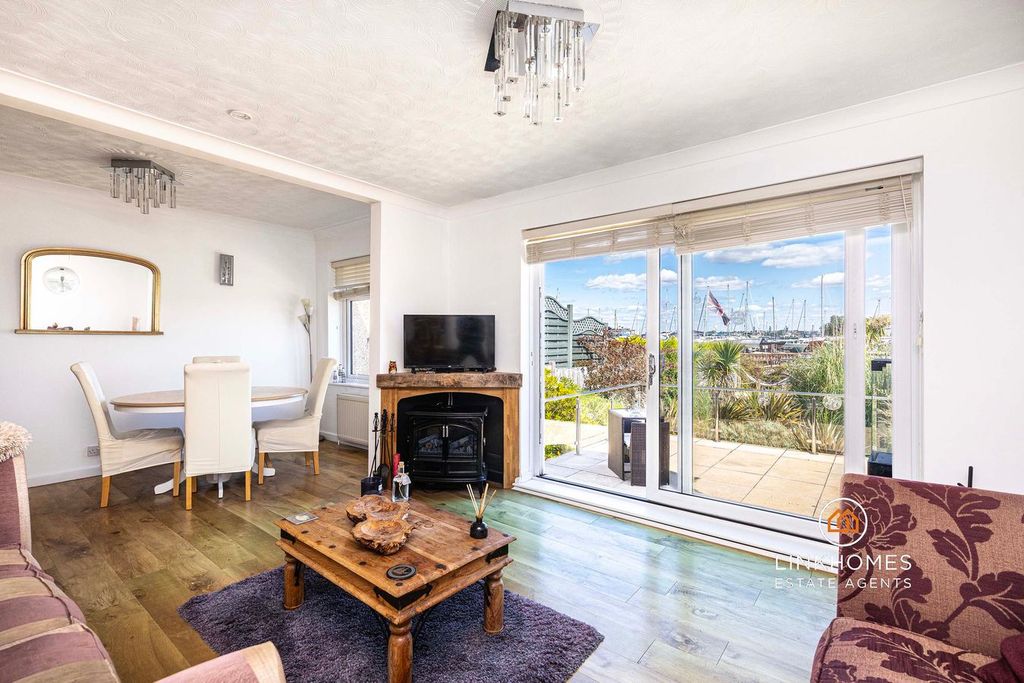 Property photo 3 of 41