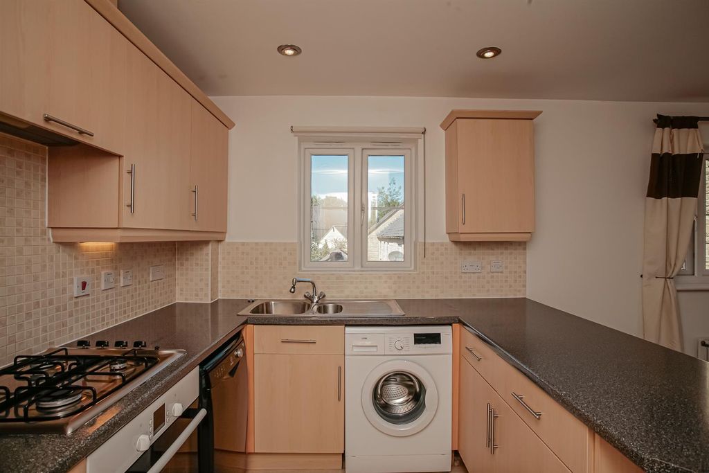 Property photo 2 of 13